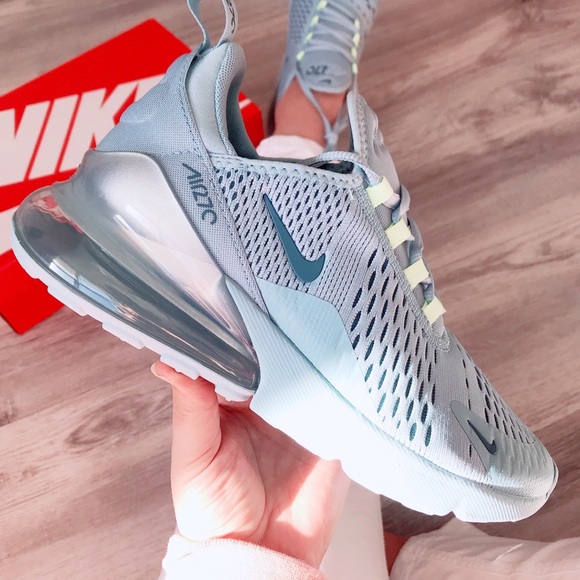 Nike Shoes - Nike air max 270